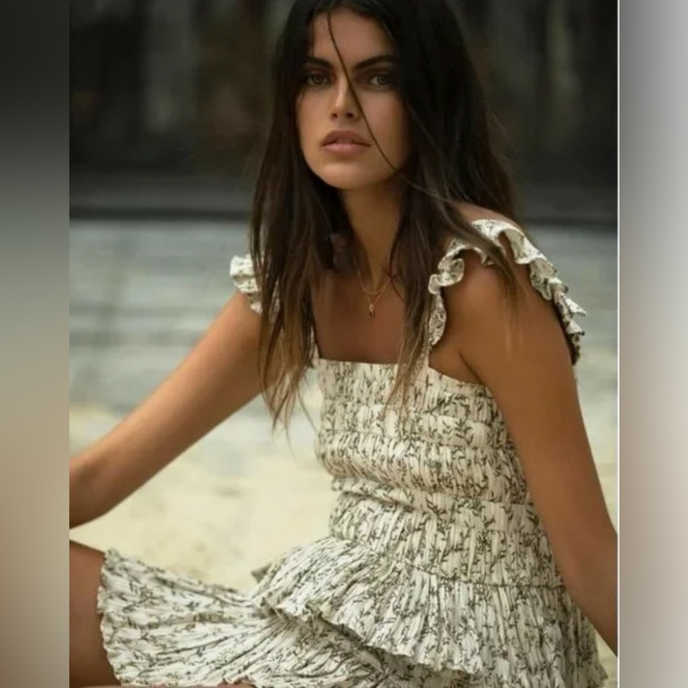 SIR THE LABEL Alba top. Size small. Neutral floral print.